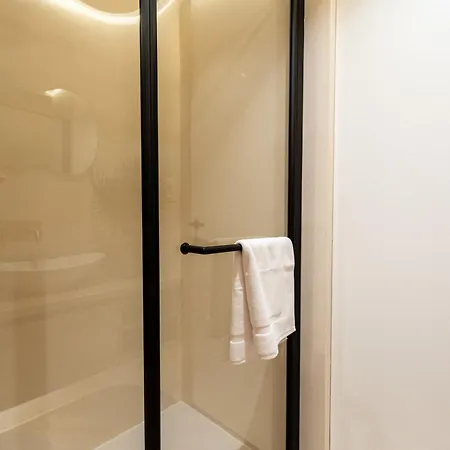 Apartament & Laura *