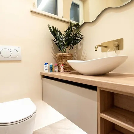 & Laura Апартаменти