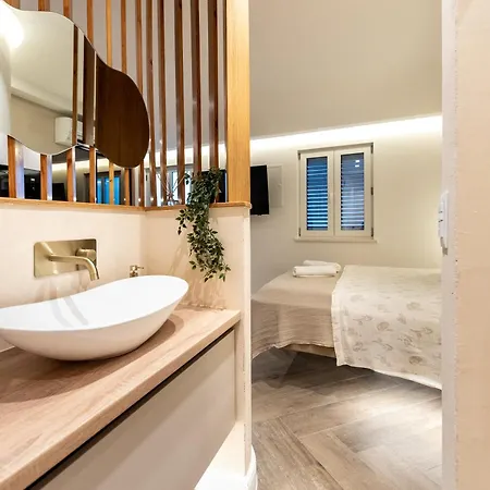 Апартаменти & Laura Спліт